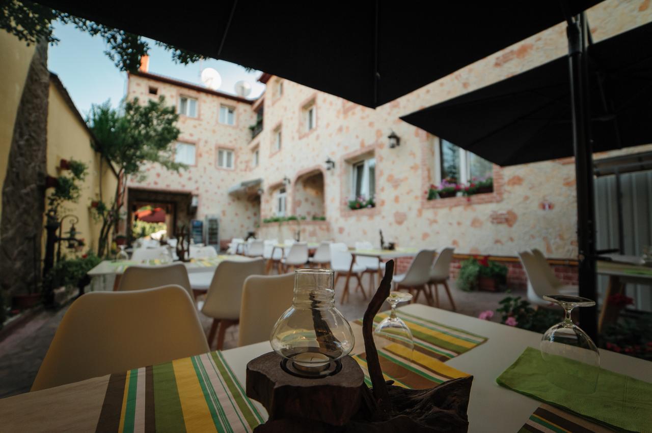 Hotel Gala Oradea Exterior photo