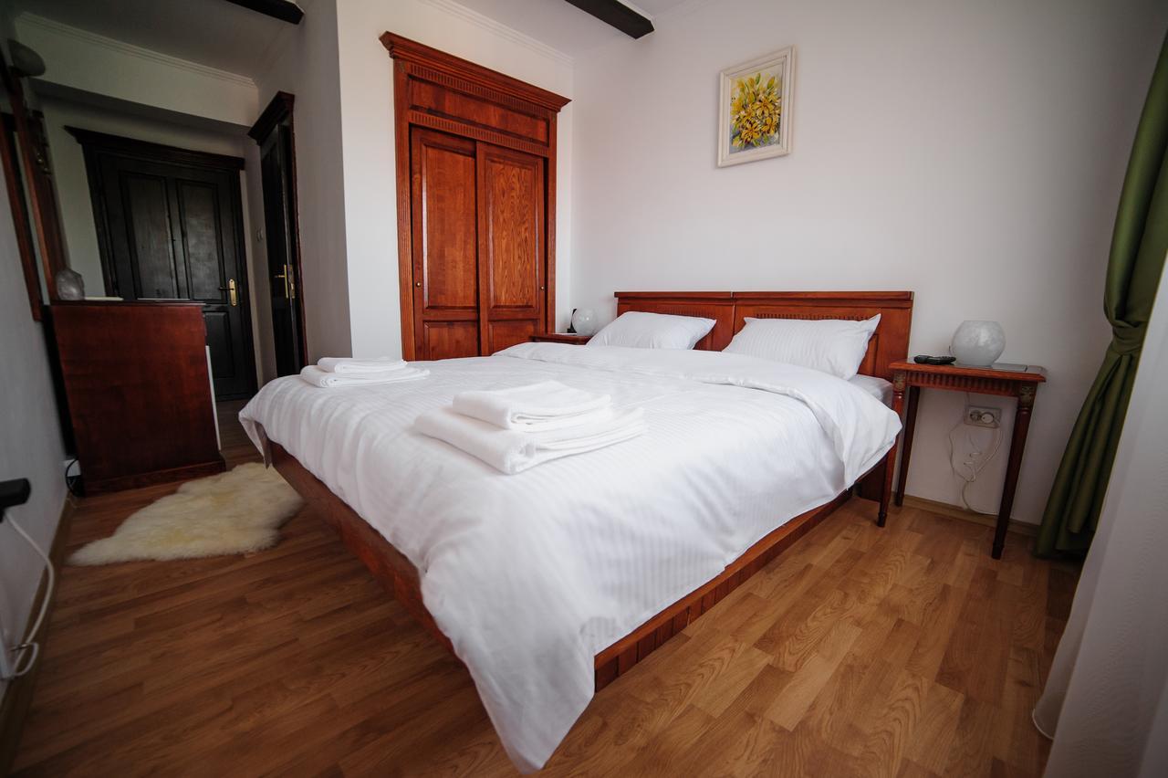 Hotel Gala Oradea Exterior photo