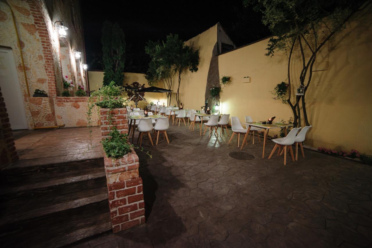 Hotel Gala Oradea Exterior photo